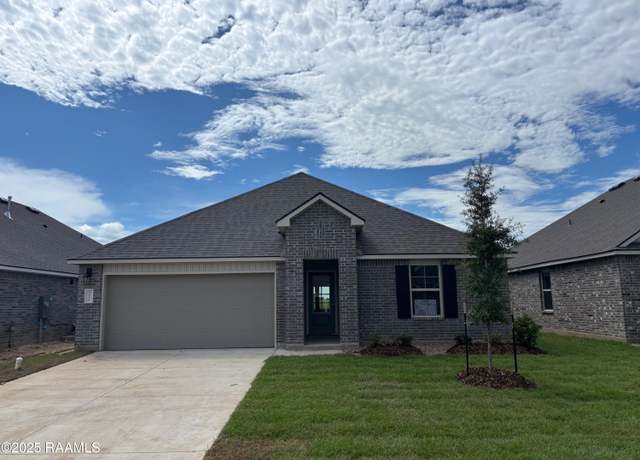 Property at 1511 Highland Dr, New Iberia, LA 70560, 4 beds, 2 baths