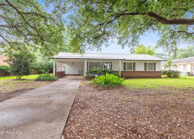 Property at 407 N Hebert Ave, Kaplan, LA 70548, 3 beds, 2 baths