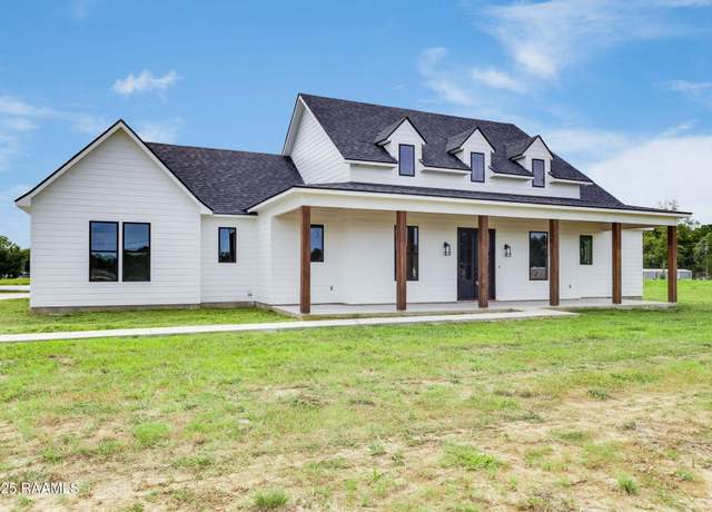 Property at 925 Pope Dr, Carencro, LA 70520, 4 beds, 3 baths