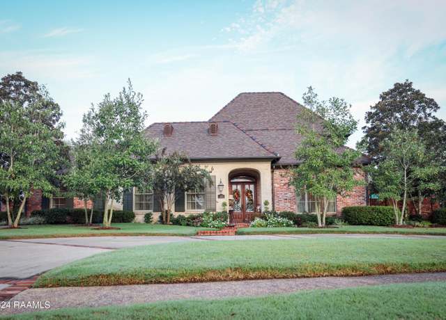 Property at 303 Sawgrass Ln, Broussard, LA 70518, 4 beds, 3.5 baths