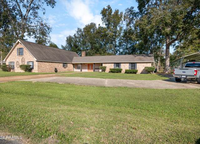 Property at 127 Knute Rockne Dr, Opelousas, LA 70570, 5 beds, 3 baths