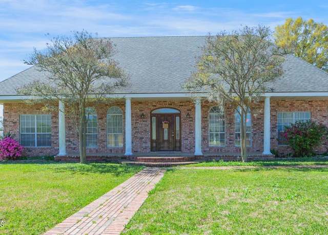 Property at 2018 La Belle Villa Rd, New Iberia, LA 70563, 3 beds, 2 baths