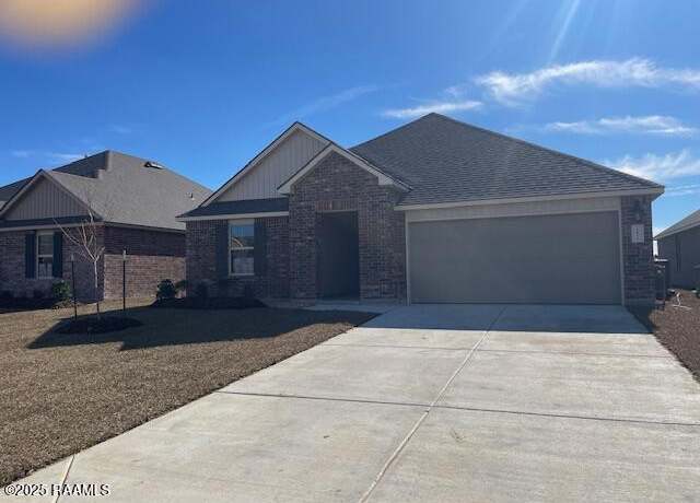 Property at 1611 Highland Dr, New Iberia, LA 70560, 4 beds, 2 baths