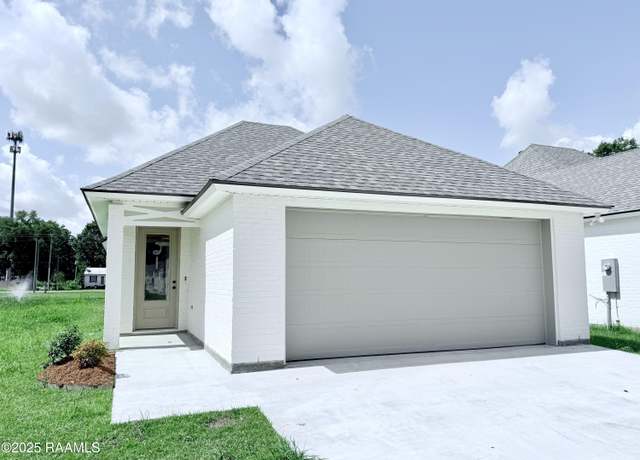 Property at 214 Berchman Oaks Dr, Lafayette, LA 70506, 3 beds, 2 baths