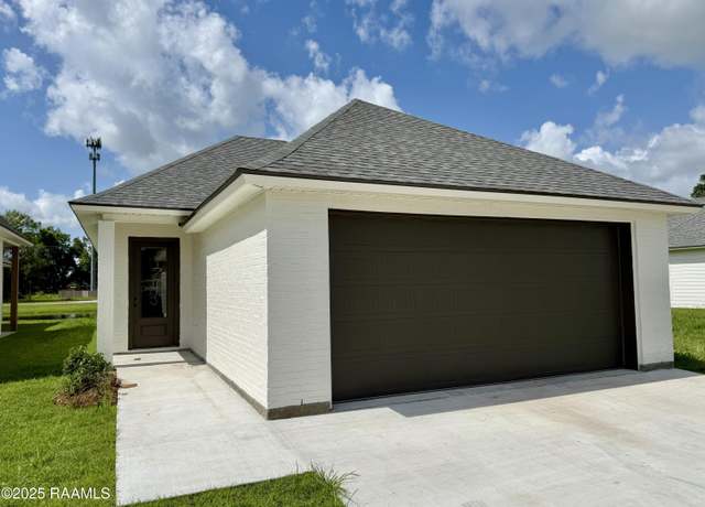 Property at 218 Berchman Oaks Dr, Lafayette, LA 70506, 3 beds, 2 baths