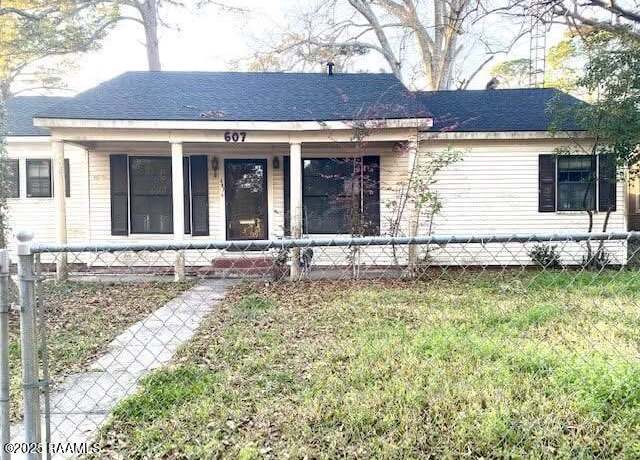 Property at 607 Ashton St, New Iberia, LA 70563, 3 beds, 1 bath
