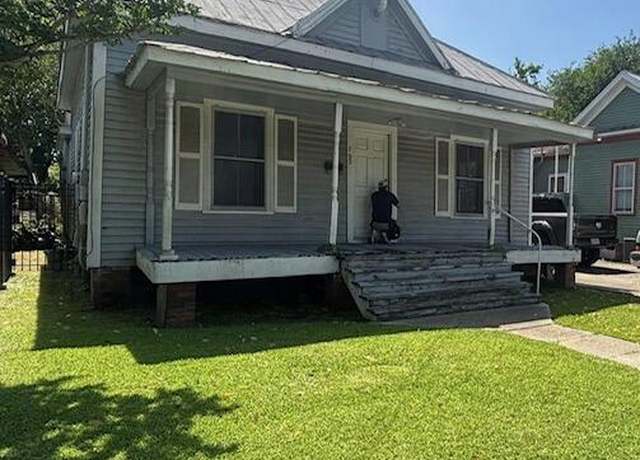 Property at 702 NE Evangeline Thwy, Lafayette, LA 70501, 3 beds, 1 bath
