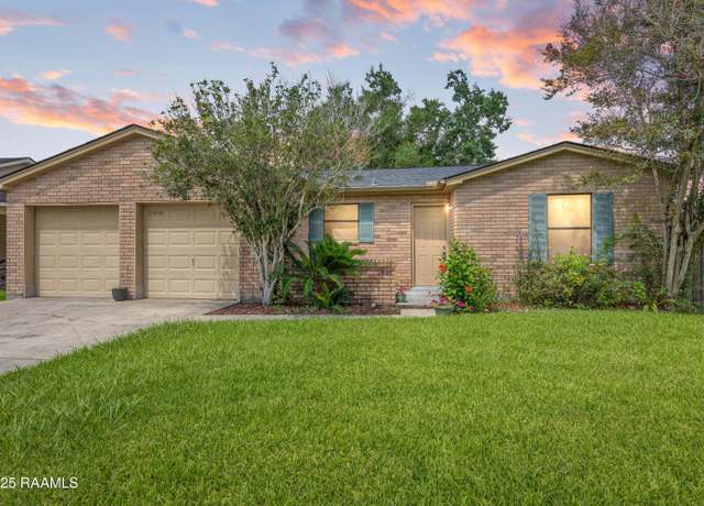 Property at 120 Pebble Beach Dr, Youngsville, LA 70592, 3 beds, 2 baths