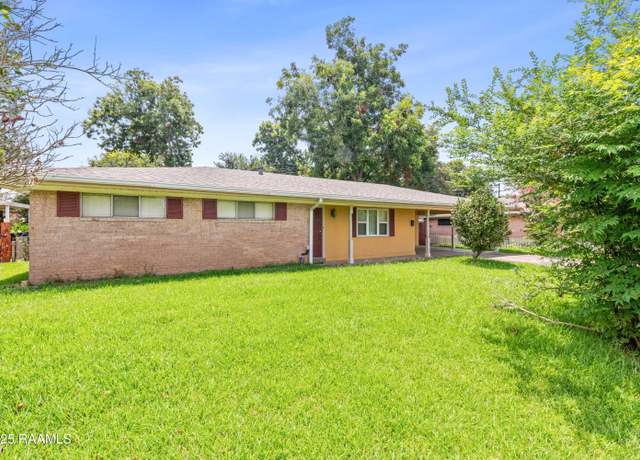 Property at 107 Mosser Dr, Lafayette, LA 70508, 3 beds, 2 baths