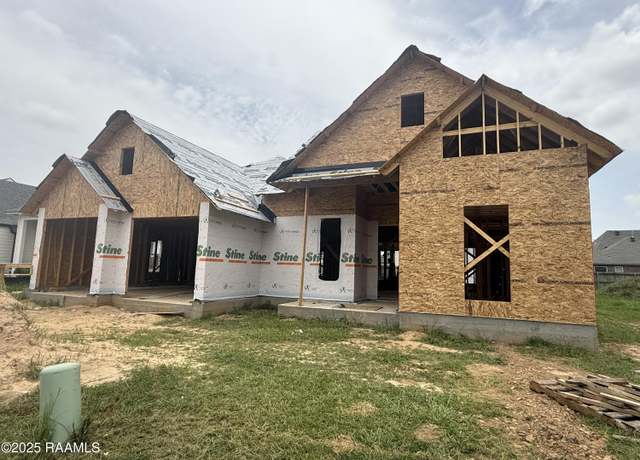 Property at 102 Lakes Edge Dr, Broussard, LA 70518, 4 beds, 3 baths