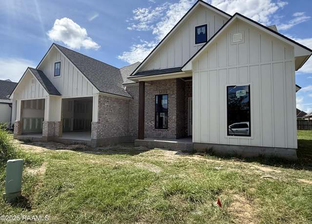Property at 102 Lakes Edge Dr, Broussard, LA 70518, 4 beds, 3 baths