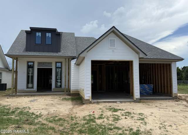 Property at 139 Lakes Edge Dr, Broussard, LA 70518, 3 beds, 2 baths