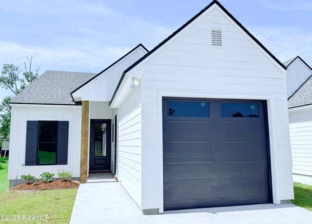 Property at 107 Twin Meadow Ln, Lafayette, LA 70508, 3 beds, 2 baths
