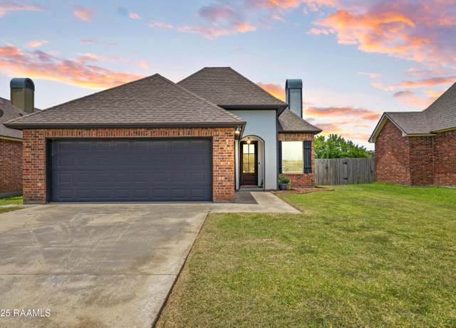 Property at 302 King Arthurs Way, Youngsville, LA 70592, 3 beds, 2 baths