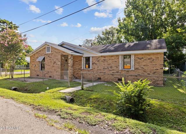 Property at 810 Abbirene St, Franklin, LA 70538, 3 beds, 1.5 baths