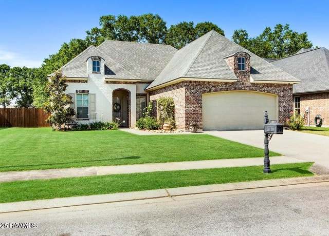 Property at 305 Monterey Dr, Lafayette, LA 70506, 3 beds, 2 baths