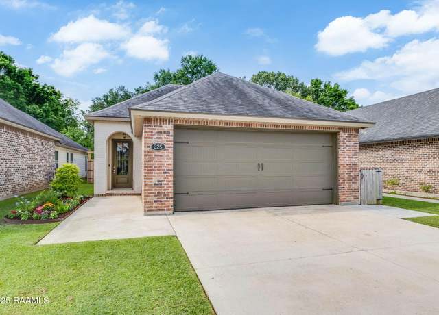 Property at 225 Twin Meadow Ln, Lafayette, LA 70508, 3 beds, 2 baths