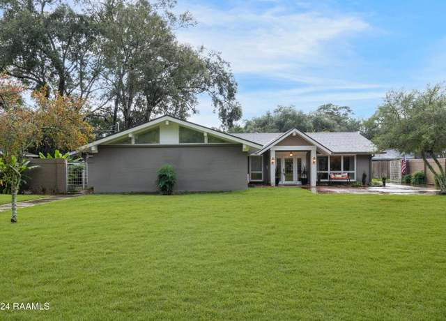 Property at 506 Loreauville Rd, New Iberia, LA 70563, 3 beds, 2.5 baths