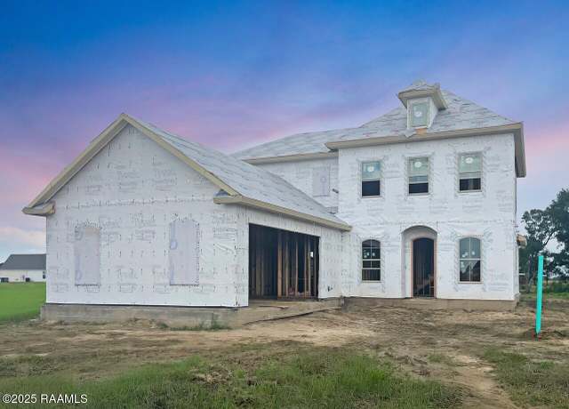 Property at 106 Benson Grove Dr, Youngsville, LA 70592, 5 beds, 4 baths