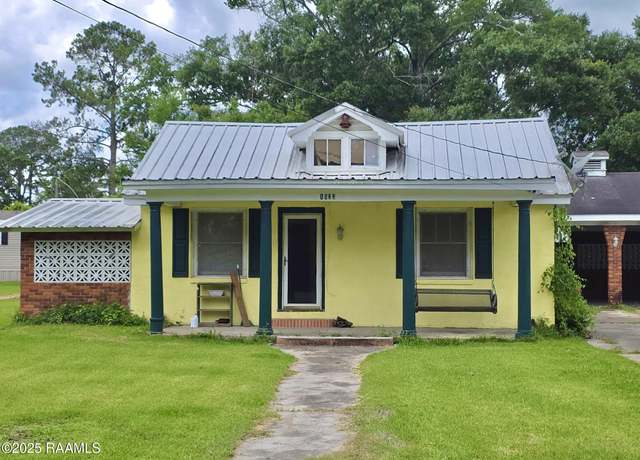 Property at 1523 N Main St, St. Martinville, LA 70582, 2 beds, 2 baths