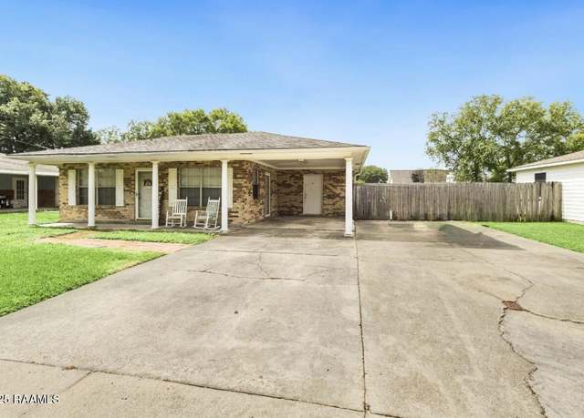 Property at 1016 Christopher St, New Iberia, LA 70563, 3 beds, 2 baths
