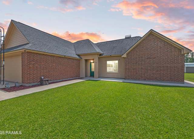 Property at 1117 Jules Broussard Rd, Breaux Bridge, LA 70517, 3 beds, 2 baths