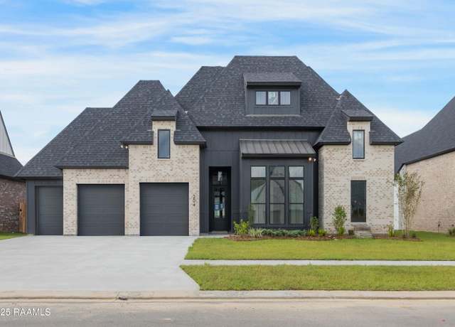 Property at 204 Sabal Grove Ln, Youngsville, LA 70592, 4 beds, 3 baths