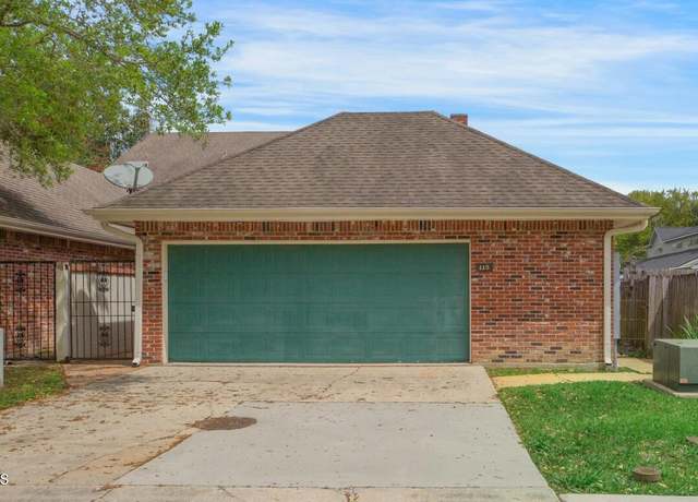 Property at 115 Plateau Rd, Lafayette, LA 70508, 4 beds, 2 baths