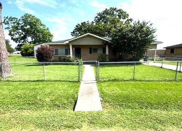 Property at 1405 Glenn St, New Iberia, LA 70560, 3 beds, 1.5 baths
