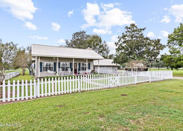 Property at 8438 Dudley Rd, Abbeville, LA 70510, 3 beds, 2 baths