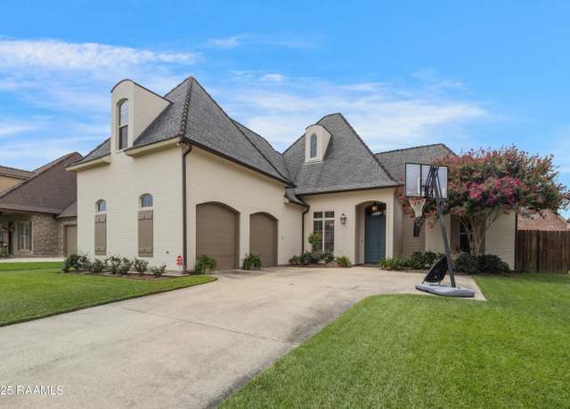 Property at 102 Hennessy Dr, Lafayette, LA 70508, 5 beds, 4 baths