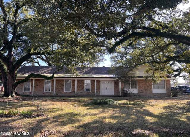Property at 136 Markland Ln, Crowley, LA 70526, 4 beds, 2 baths