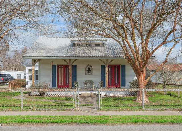 Property at 109 Railroad Ave, Loreauville, LA 70552, 3 beds, 2 baths