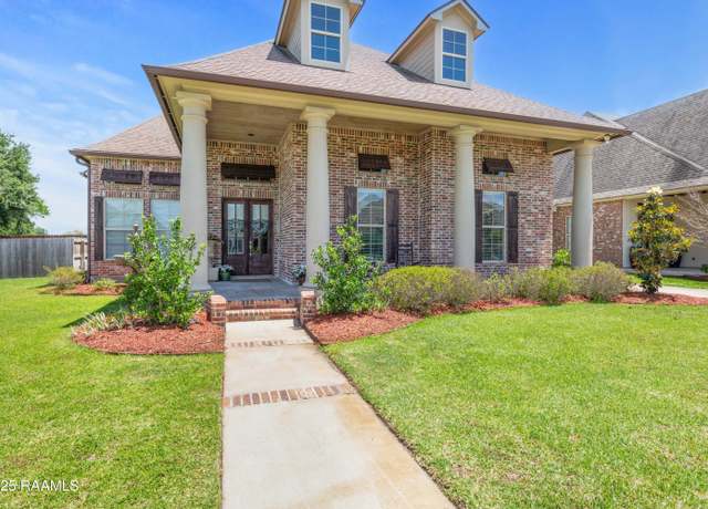 Property at 109 Carriage Lakes Dr, Youngsville, LA 70592, 4 beds, 3 baths
