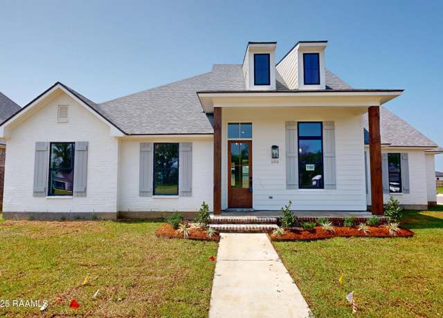 Property at 100 Fountain Meadow Dr, Broussard, LA 70518, 3 beds, 2 baths