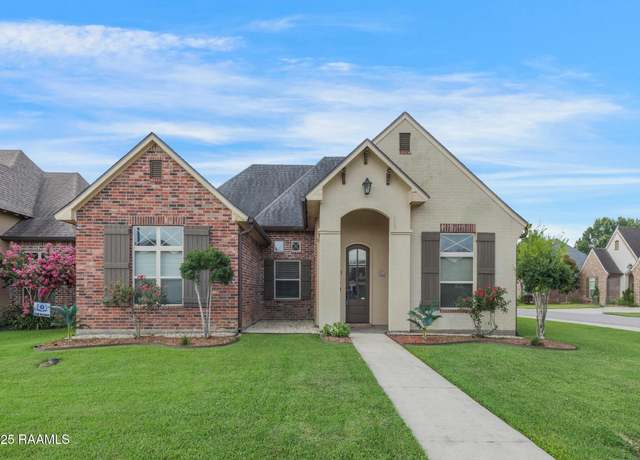 Property at 100 Flora Springs Dr, Youngsville, LA 70592, 4 beds, 3 baths
