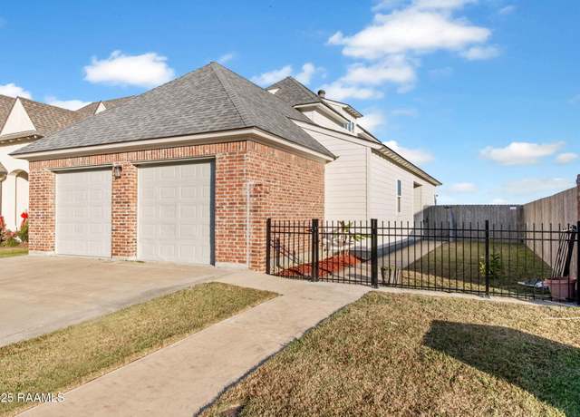 Property at 305 San Sebastian Dr, Youngsville, LA 70592, 4 beds, 3 baths