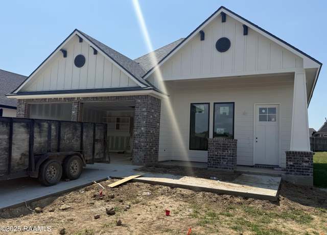 Property at 138 Lakes Edge Dr, Broussard, LA 70518, 3 beds, 2 baths