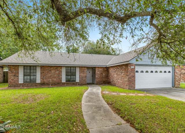 Property at 4512 E Meadow Ln, Lake Charles, LA 70605, 3 beds, 2 baths