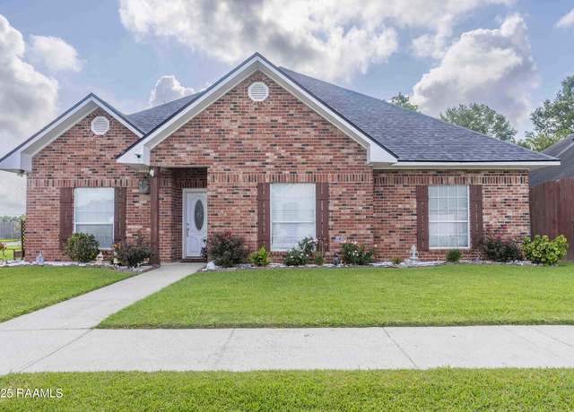 Property at 210 Bon Mange Cir, Lafayette, LA 70506, 3 beds, 2.5 baths