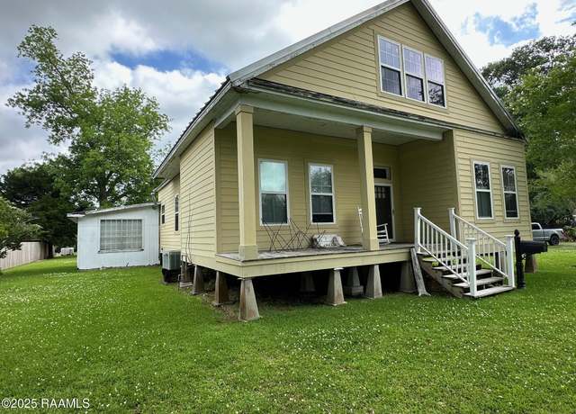 Property at 209 E Oak St, Abbeville, LA 70510, 1 bed, 0.5 baths
