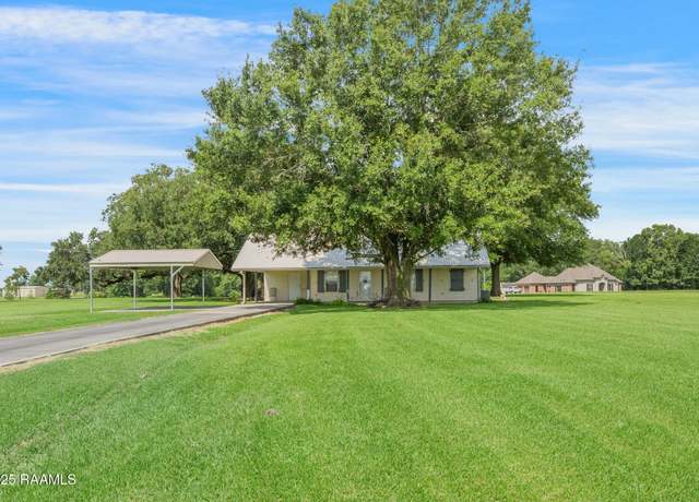 Property at 5712 Resweber Hwy, St. Martinville, LA 70582, 3 beds, 2 baths