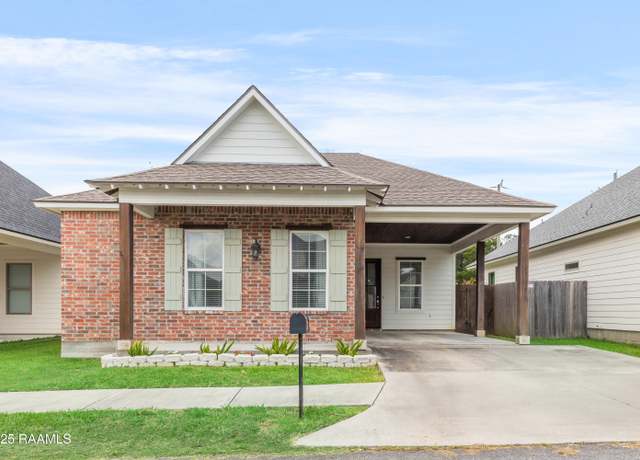Property at 102 Santa Marta Dr, Youngsville, LA 70592, 3 beds, 2 baths