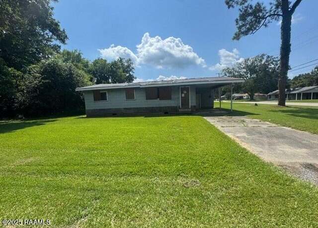 Property at 700 San Jacinto Cir, New Iberia, LA 70563, 3 beds, 2 baths