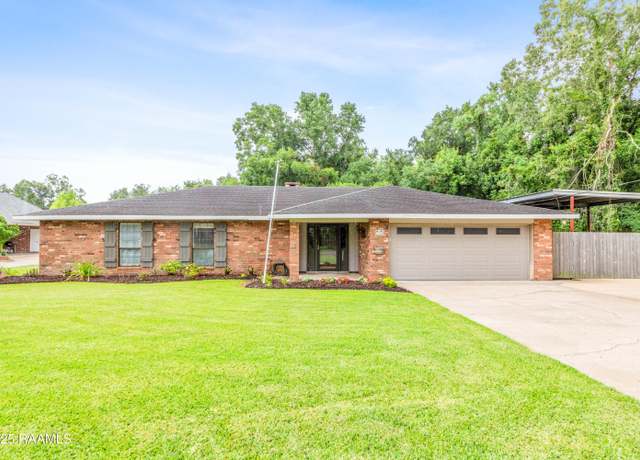 Property at 1101 Bernard Blvd, Abbeville, LA 70510, 3 beds, 3 baths