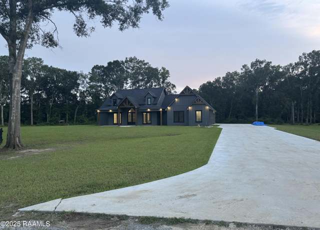 Property at 632 Kilchrist Rd, Carencro, LA 70520, 4 beds, 3 baths