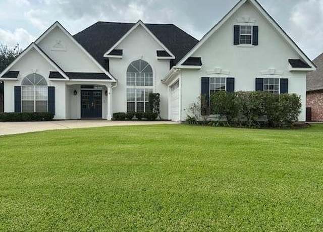 Property at 9 Steamboat Bnd, New Iberia, LA 70563, 3 beds, 2 baths