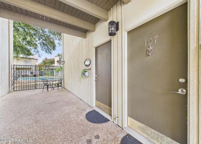 Property at 1008 S College Rd #107, Lafayette, LA 70507, 2 beds, 1.5 baths