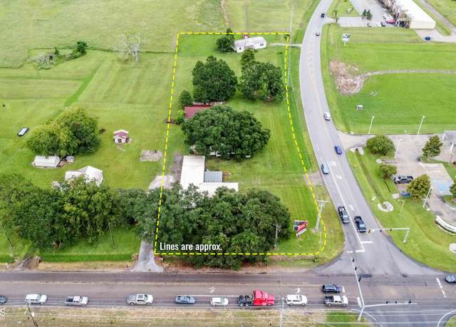 Property at 915 Youngsville Hwy, Lafayette, LA 70508, 4 beds, 2 baths