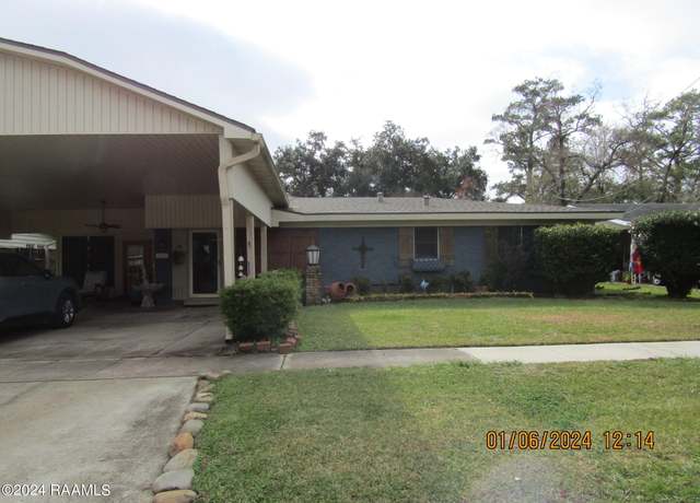 Property at 131 Bradford Dr, Carencro, LA 70520, 2 beds, 1.5 baths